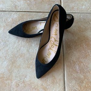 Black size 9 Sam Edelman suede pumps approximately 1 inch heel